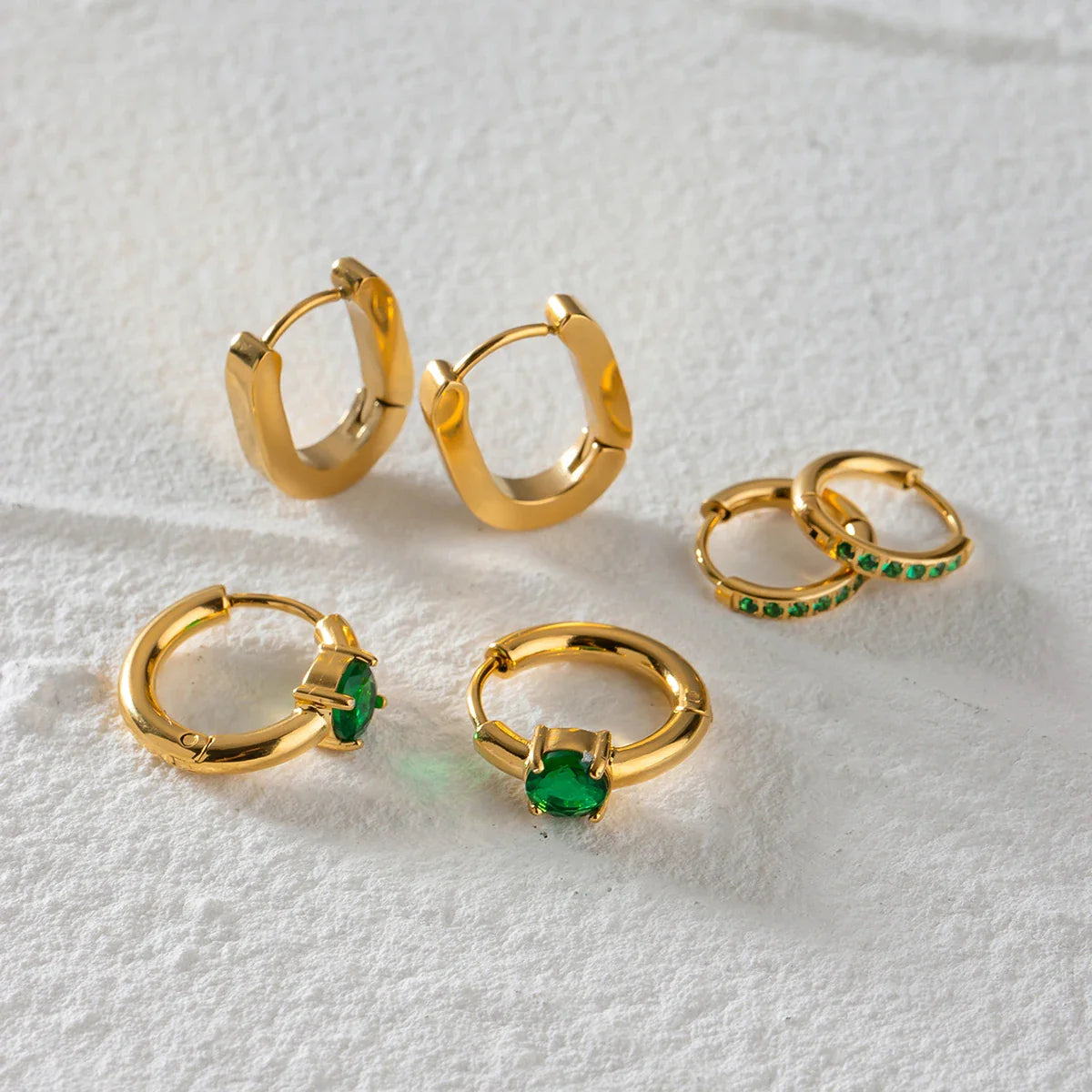Vintage-Ohrclips aus 18-karätigem Edelstahl mit grünen Zirkonia, 3 Paar auf einer Karte, rostfreier Schmuck für Damen.