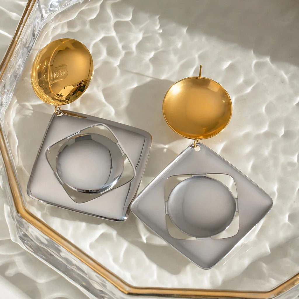 Ohrhänger mit quadratischem Anhänger aus glattem, farblich abgestimmtem 18-karätigem Edelstahl – rostfrei, trendig, ein perfektes Geschenk für Damen.
