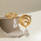 Ohrringe mit spiralförmigem Anhänger aus 18-karätigem Edelstahl, wasserdicht, mit hohler Perle – trendiger Charme und schicker Statement-Schmuck für Damen.