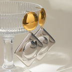 Ohrhänger mit quadratischem Anhänger aus glattem, farblich abgestimmtem 18-karätigem Edelstahl – rostfrei, trendig, ein perfektes Geschenk für Damen.