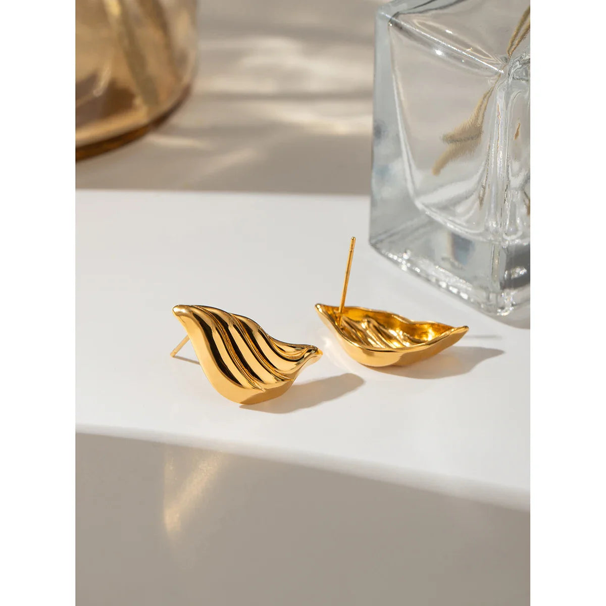 Vintage-Ohrringe mit Streifenmuster und Tropfenform aus 18-karätigem PVD-beschichtetem Edelstahl – Damenschmuck, antiallergen, stilvoll.