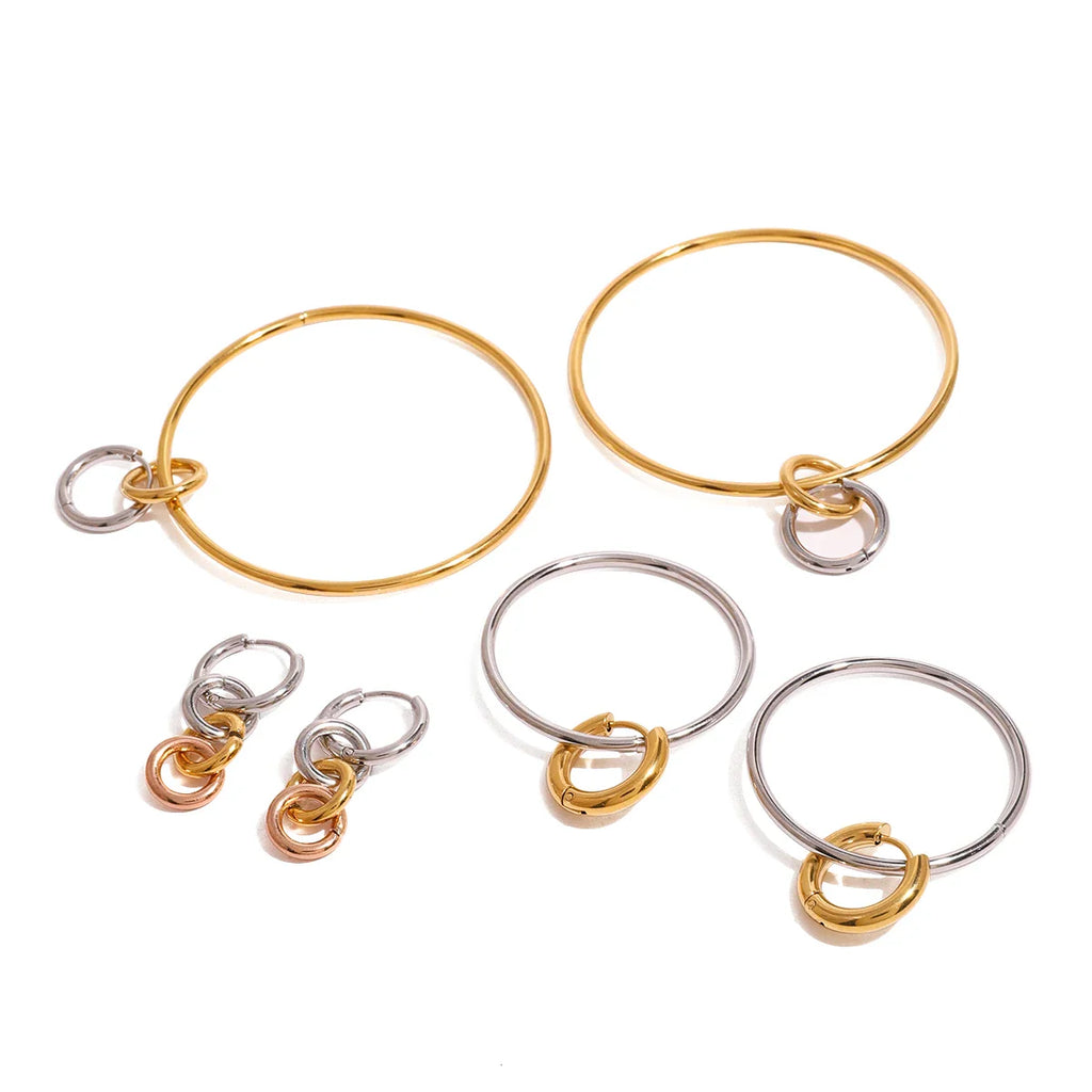 Große, silberfarbene Creolen aus Edelstahl, 18 Karat PVD-plattiertes Metall mit Golddetails, ideal für Damen und Allergiker.