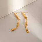 Ohrringe aus rostfreiem 18-karätigem Edelstahl mit trendigem, tropfenförmigem Anhänger – stilvoller und wasserfester Schmuck für Damen.