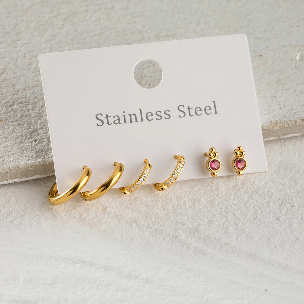 Vintage-Ohrringe aus 18-karätigem Edelstahl mit lila Diamanten, 3 Paar auf einer Karte, Statement-Ohrringe für Damen, strukturierter, rostfreier Schmuck 