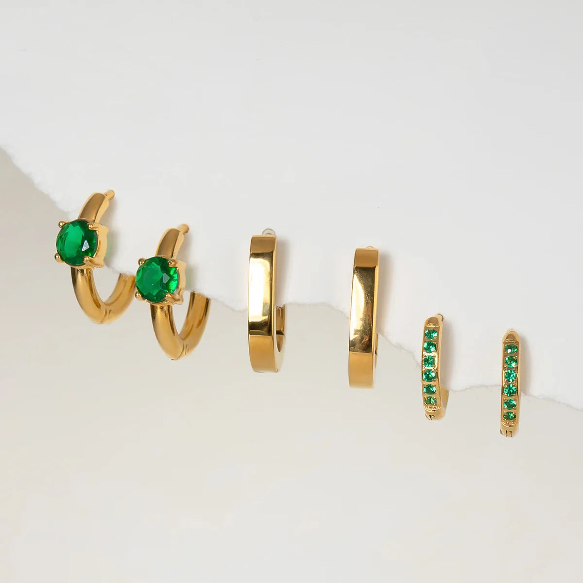Vintage-Ohrclips aus 18-karätigem Edelstahl mit grünen Zirkonia, 3 Paar auf einer Karte, rostfreier Schmuck für Damen.
