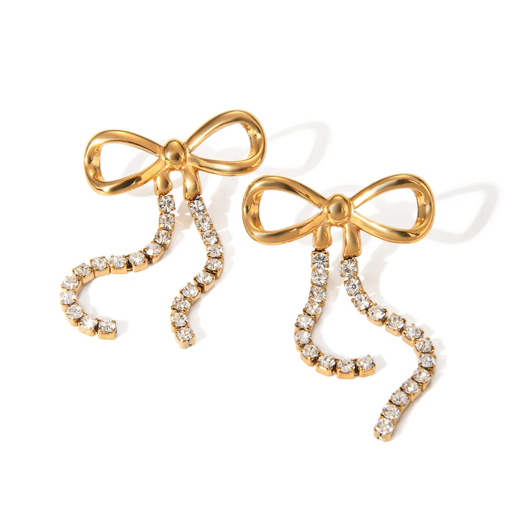 Minimalistische Ohrringe mit Schleife und goldener Quaste aus 18-karätig PVD-beschichtetem Edelstahl, wasserfest, hochwertig und attraktiver Schmuck