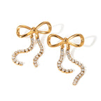 Minimalistische Ohrringe mit Schleife und goldener Quaste aus 18-karätig PVD-beschichtetem Edelstahl, wasserfest, hochwertig und attraktiver Schmuck
