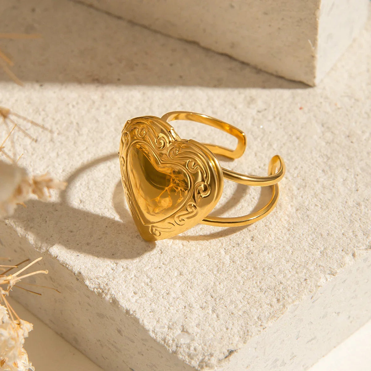 18K Gold Plated Charm Romantic Pattern Love Heart Photo Box Adjustable Open Ring Women Anti Allergic Gala Gift Jewelry