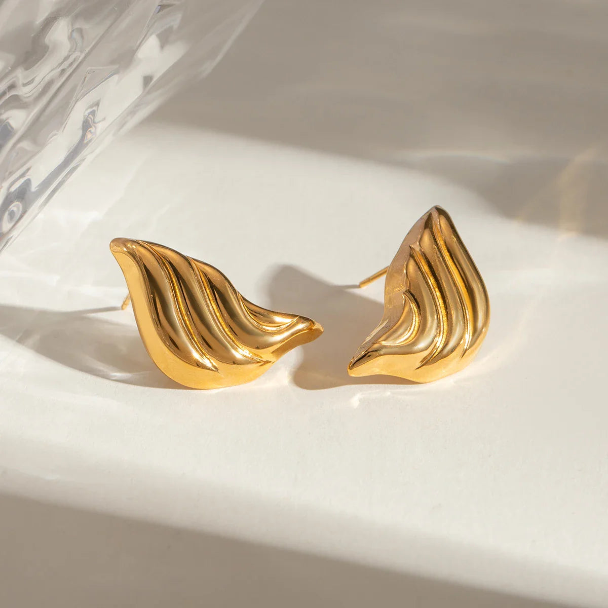 Vintage-Ohrringe mit Streifenmuster und Tropfenform aus 18-karätigem PVD-beschichtetem Edelstahl – Damenschmuck, antiallergen, stilvoll.