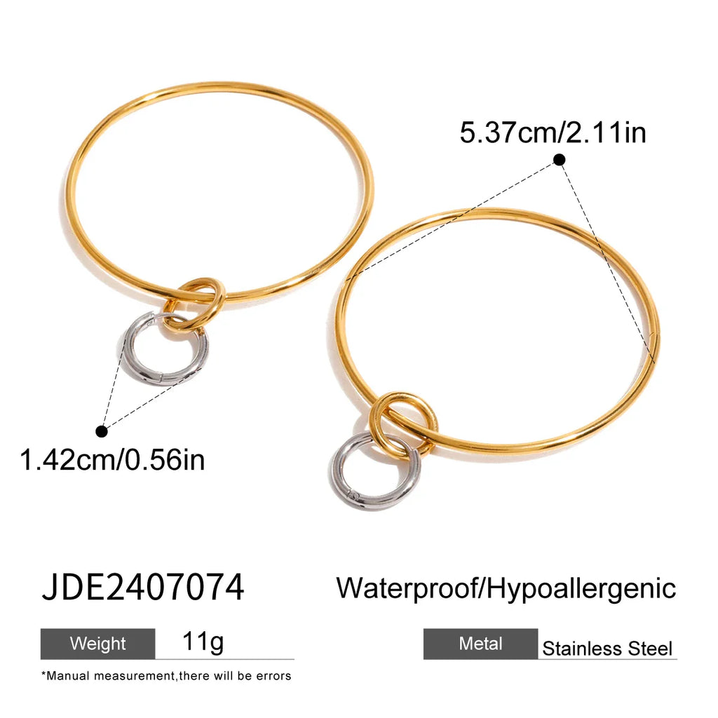 Große, silberfarbene Creolen aus Edelstahl, 18 Karat PVD-plattiertes Metall mit Golddetails, ideal für Damen und Allergiker.