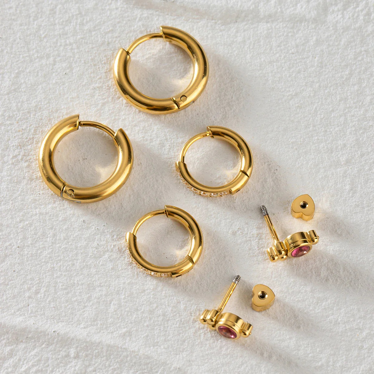 Vintage-Ohrringe aus 18-karätigem Edelstahl mit lila Diamanten, 3 Paar auf einer Karte, Statement-Ohrringe für Damen, strukturierter, rostfreier Schmuck 